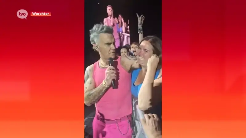 Nu al het beeld van deze festivalzomer? Robbie Williams zingt serenade voor 'Els van Aalst'