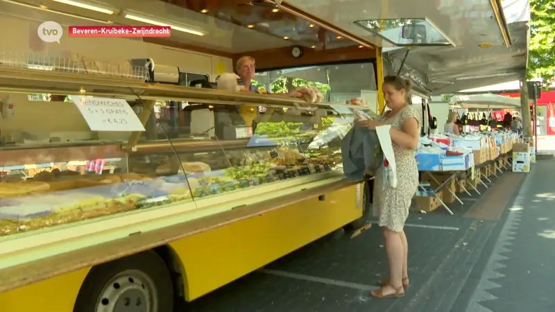 Letterlijk bakken en braden op de markt in Beveren: "Uitdaging om alles fris te houden"