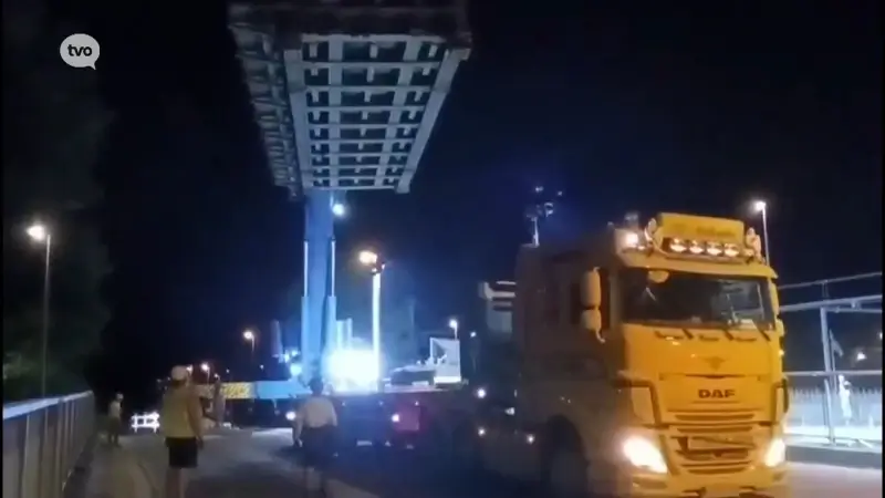 Spoorwegbrug over de Kasteelstraat in Temse is vervangen