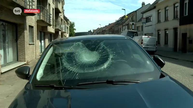 Tiental auto's beschadigd door vandalisme in Hofstade, ook nieuwe wagen van buurtbewoner Glen