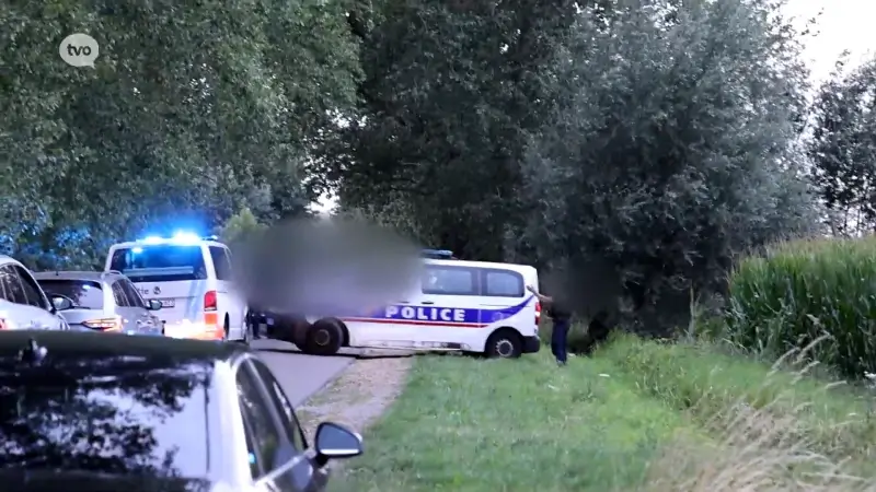 Franse politie arresteert 2 jonge mannen in gestolen auto na achtervolging tot in Berlare: "Op verdenking van poging tot doodslag en gewapende weerspannigheid"