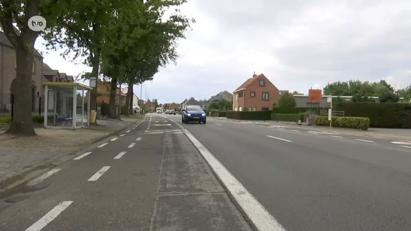 Wegdek N403 in Sint-Pauwels krijgt nieuwe asfaltlaag: "Fietspaden zijn momenteel brokkelpaden"