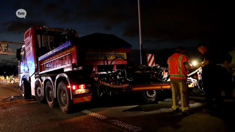 E34 urenlang afgesloten nadat uitzonderlijk vervoer crasht in bocht
