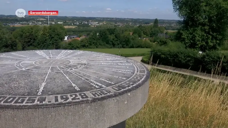 100 jaar oude oriëntatietafel aan Muur van Geraardsbergen opgeknapt