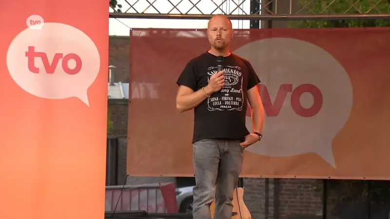 Koen Dewulf strijkt met zijn TV Oost-Vertelling neer in Dendermonde en zet zichzelf op de agenda van CC Belgica