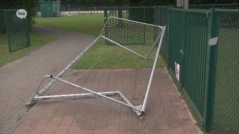 Groepen jongeren maken het te bont op voetbalterreinen in Beveren, politie dreigt met GAS-boetes