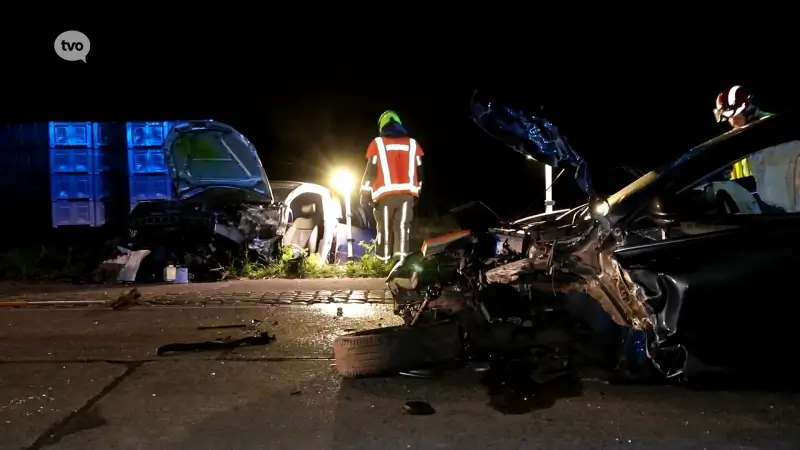 Vier zwaargewonden na frontale botsing op Provinciale Baan in Vrasene