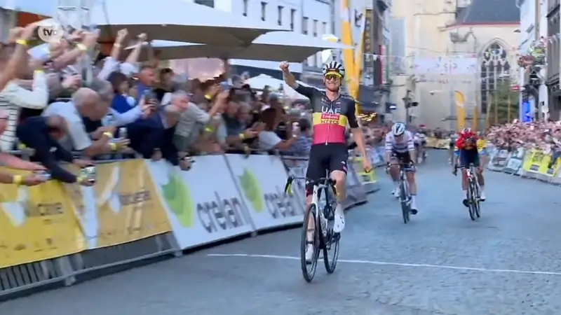 Tim Wellens wint 88ste Natourcriterium: "Veel pijn in de benen, maar magnifiek om door Aalst te rijden"