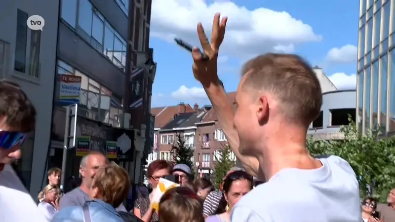 Tim Wellens, Thibau Nys en Jenno Berckmoes komen aan in Aalst: "Hopelijk nog altijd dezelfde benen"