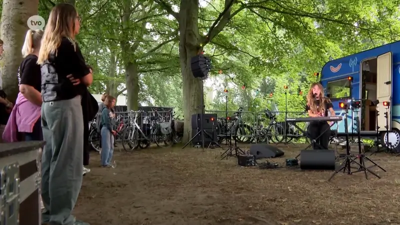 Ninoofse Alice Mae is één van de 'secret sessions' op de Lokerse Feesten: "Keiveel volk en prachtig uitzicht"