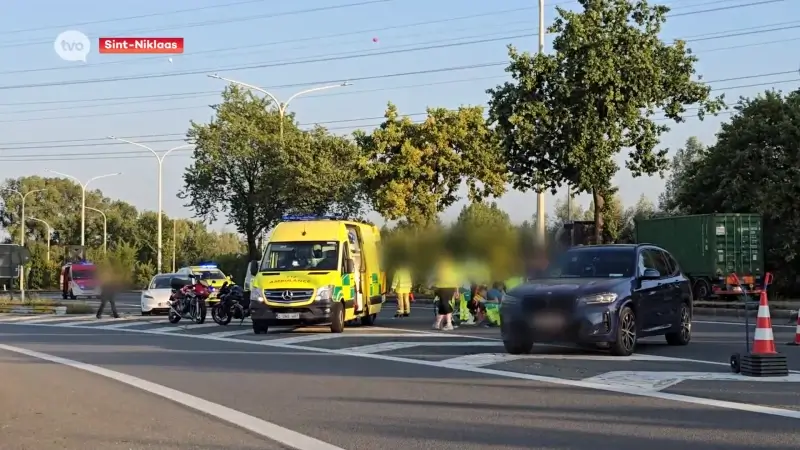 Motard zwaargewond na val op N16 in Sint-Niklaas