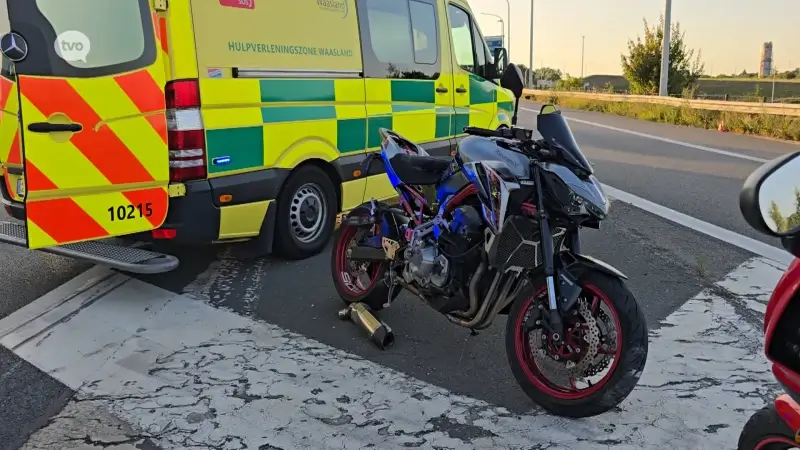 Motard zwaargewond na val op N16 in Sint-Niklaas