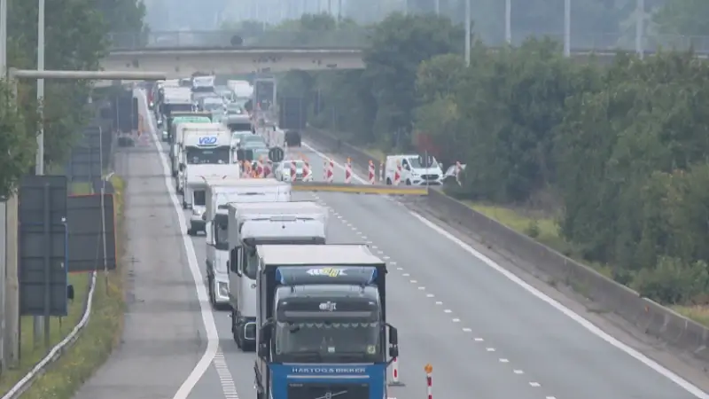 Hinder op E17 door asfaltvernieuwing tussen Beervelde en Berlare