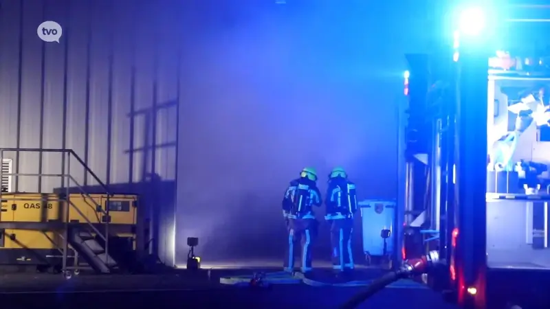 Zware rookontwikkeling door oververhitte oven bij bedrijf in Kluizenhof in Sint-Gillis-Waas