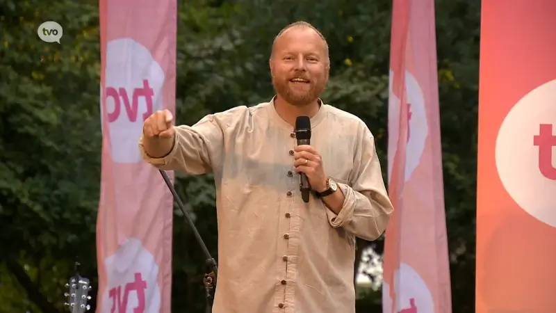 Koen Dewulf voert prachtig bisnummer op met een tweede Vertelling in Haaltert