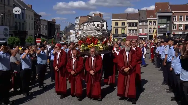 510 jaar Processie van Plaisance in Geraardsbergen: Mensen wensen mekaar hier 'een gelukkig jaar'