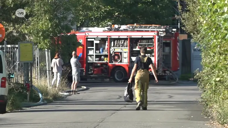 Zware brand bij recyclagepark van MIWA in Sint-Niklaas: kantoorgebouw brandt volledig uit