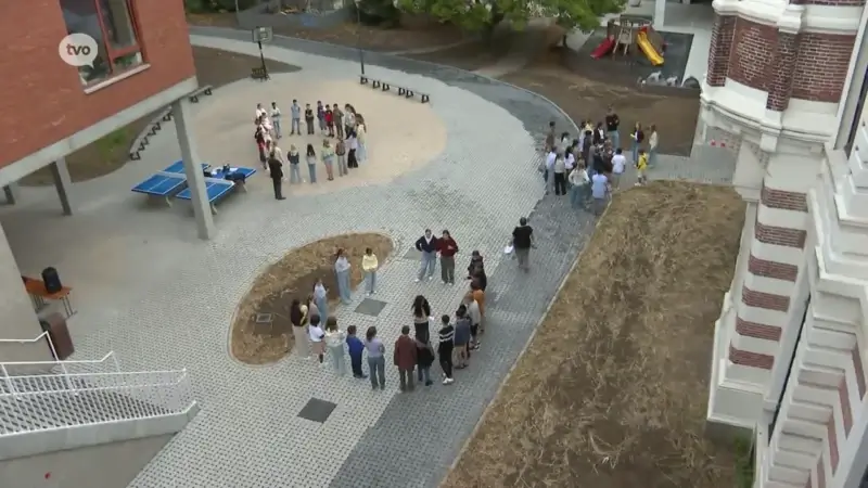 Eerste schooldag in een gloednieuw gebouw, eerstejaars Heilige Familie onder de indruk: "Vorig jaar de oudste, nu de jongste"