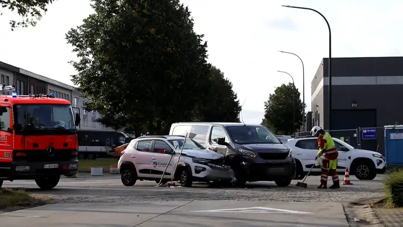 Twee verkeersongevallen tijdens ochtendspits in Zele, een autobestuurder raakte gewond