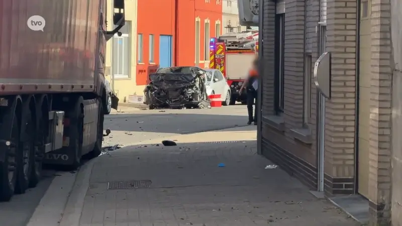 Moeder en twee kinderen zwaargewond na frontale crash in Geraardsbergen