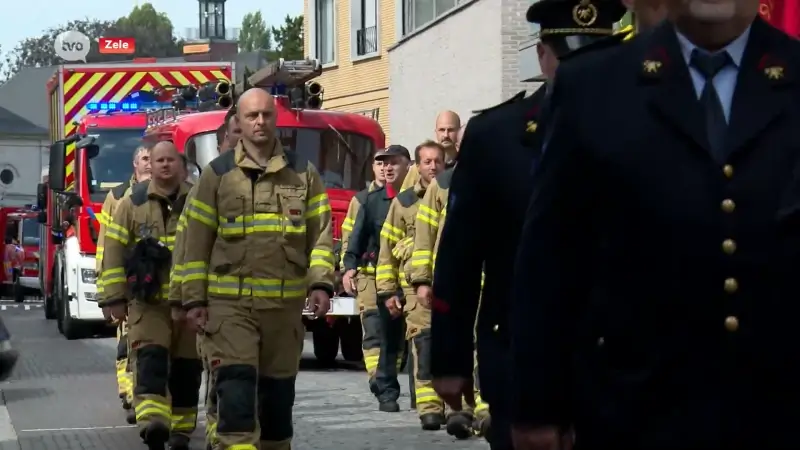 Met een indrukwekkende colonne neemt brandweer Zele intrek in nieuwe kazerne