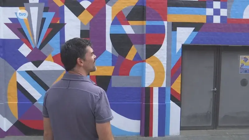 Koerie uit Sint-Niklaas staat met zijn mural tussen het kruim van de internationale streetartistwereld