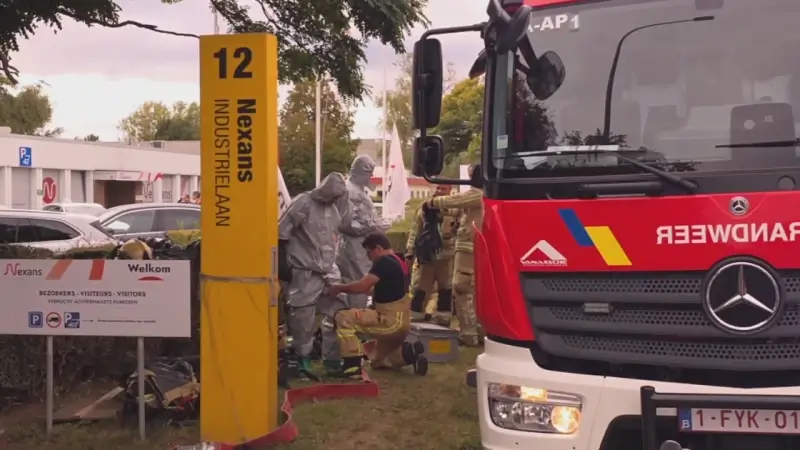 Brandbare vloeistof gelekt bij Nexans in Erembodegem, brandweer moet ter plaatse komen