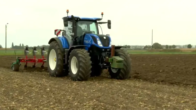Victor uit Kieldrecht test de voordelen van de ecoploeg uit op het veld: "We kunnen meer werk verzetten op dezelfde tijd"