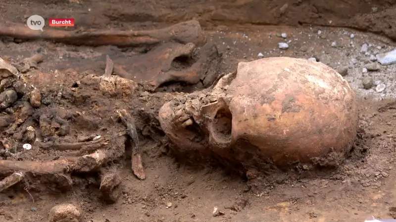 Hoofdafbeelding voor artikel Archeologen leggen 70 skeletten…