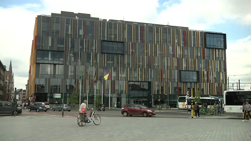 Hoofdafbeelding voor artikel Grote besparingsronde op til…