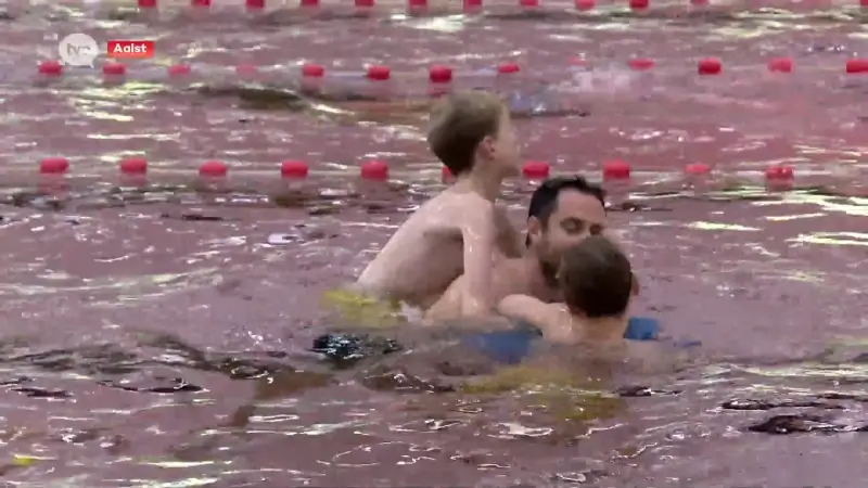 Hoofdafbeelding voor artikel Voor één keer zwemmen in rood…