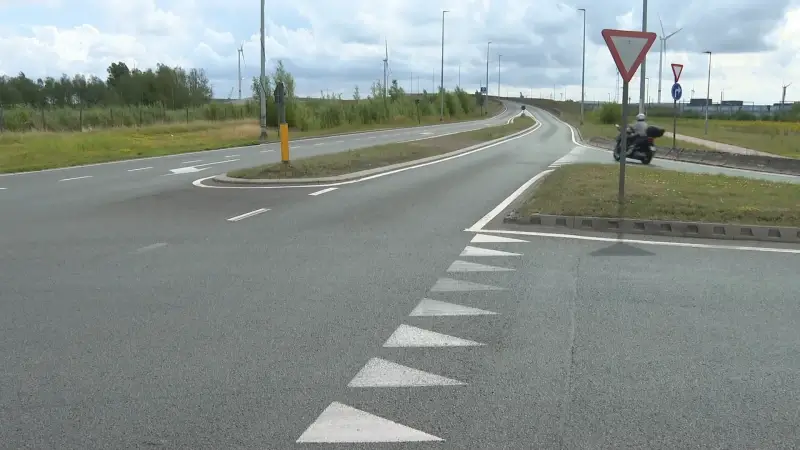 Eerste daling in jaren van tewerkstelling in Waaslandhaven en nieuw fietspad dat haven met Kieldrecht verbindt