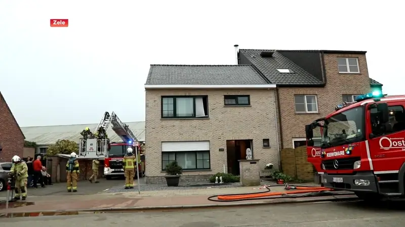 Brandweer blust smeulbrand na rokende kachel in Zele