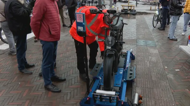 Politie Sint-Niklaas controleert op gevaarlijk rijgedrag van tweewielers