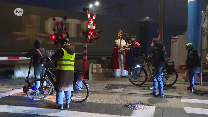 Hoofdafbeelding voor artikel Sinterklaas en Infrabel controleren…