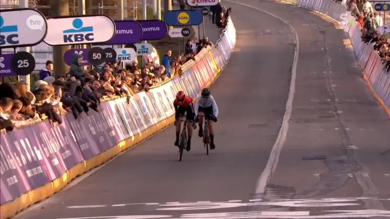 Hoofdafbeelding voor artikel Wielrenster Lotte Claes rijdt…