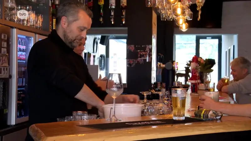 Hoofdafbeelding voor artikel Man probeert cafébaas neer…