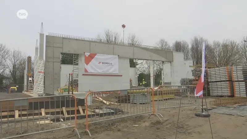 GO! Basisschool Reynaert en GO! Middenschool Stapsteen Reynaert Kruibeke leggen samen eerste steen van nieuwe schoolgebouw