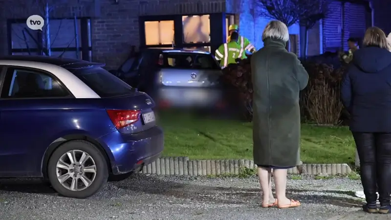 Hoofdafbeelding voor artikel Auto belandt tegen gevel van…