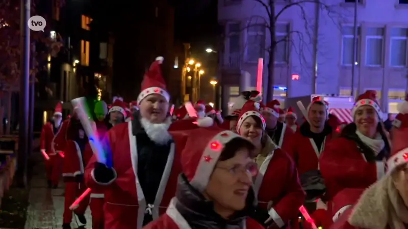 650 kerstmannen lopen door Sint-Niklaas voor het goede doel