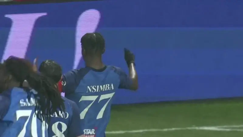 Hoofdafbeelding voor artikel Voetbalanalist Bart Van den…