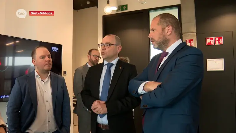 Minister Theo Francken op bezoek bij ST Engineering in Sint-Niklaas: "Wereldspeler in satellietcommunicatie"