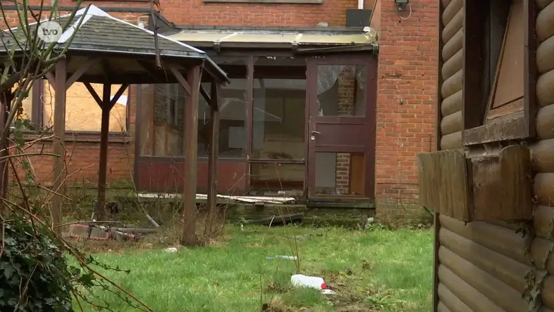 Versnelde afbraak van leegstaande woningen om Schrijverswijk in Zwijndrecht leefbaar te houden 