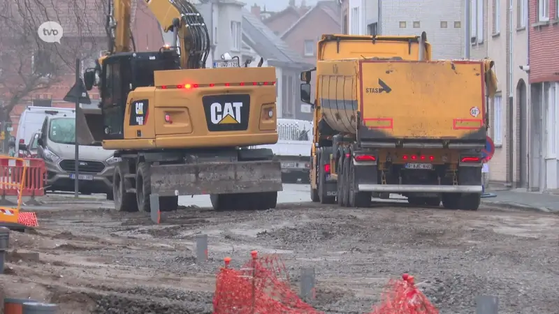 Vlak voor opening van nieuw zwembad in Sint-Niklaas liggen werken in nabijgelegen straat al maanden stil