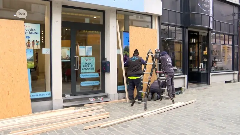Winkeliers in Aalst timmeren etalages dicht, en binnenstad wordt afgesloten
