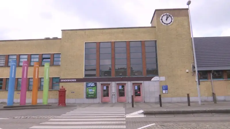Dendermondenaar (28) in levensgevaar na steekincident aan station, twintiger opgepakt