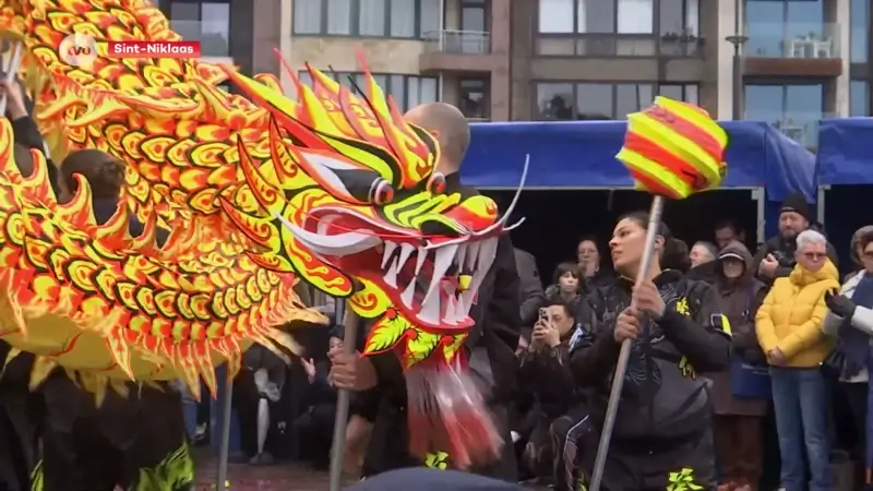 Voor het eerst Chinees Nieuwjaar op Grote Markt in Sint-Niklaas met draken en vuurwerk