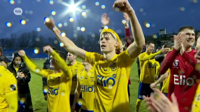 SK Beveren viert promotie op veld van Patro Eisden Maasmechelen: "Veel opluchting en emotie, zo lang naar uitgekeken"