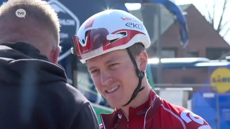 Jenno Berckmoes verkent het parcours van zijn eerste Omloop Nieuwsblad uit zijn carrière: "We hopen met de ploeg toch een vette vis binnen te halen"