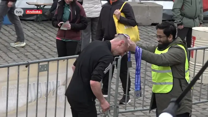 Regen en vier beaufort houden lopers Marathon van Kruibeke niet tegen: "Met dit weer verdienen we twee medailles"